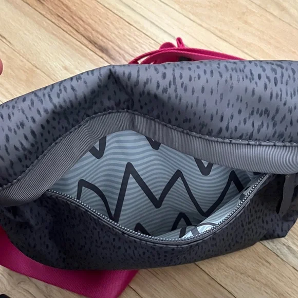 lululemon athletica Party Om Crossbody Bag/Belt Bag - Picture 7 of 7